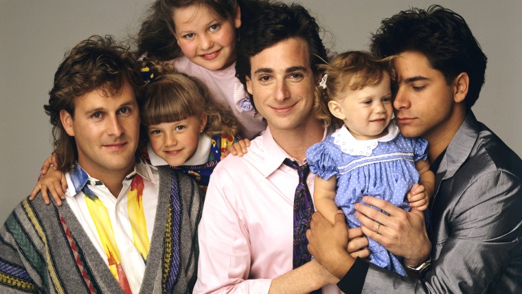 Fuller House' cast members are 'Everywhere You Look' in the new teaser