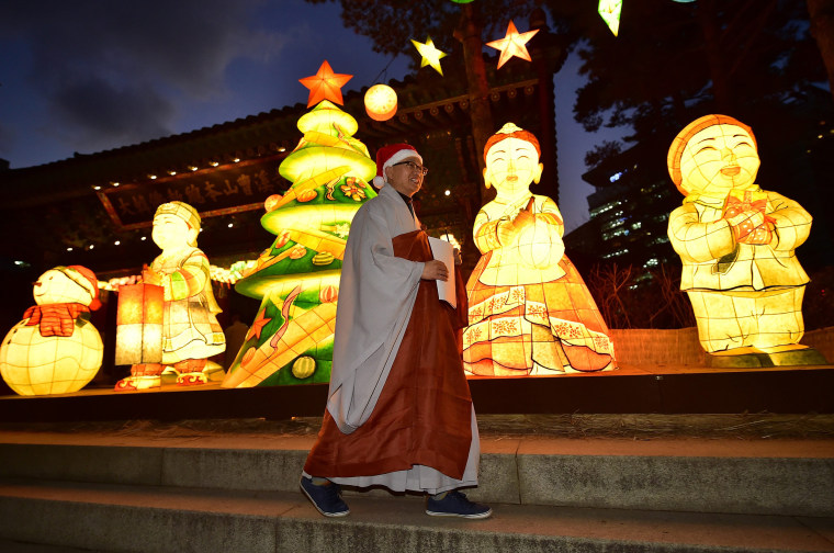 Image: TOPSHOT-SKOREA-RELIGION-BUDDHIST-CHRISTMAS