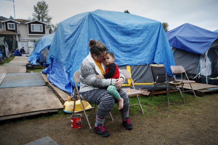 Image: The Wider Image: Homeless in America's tent cities