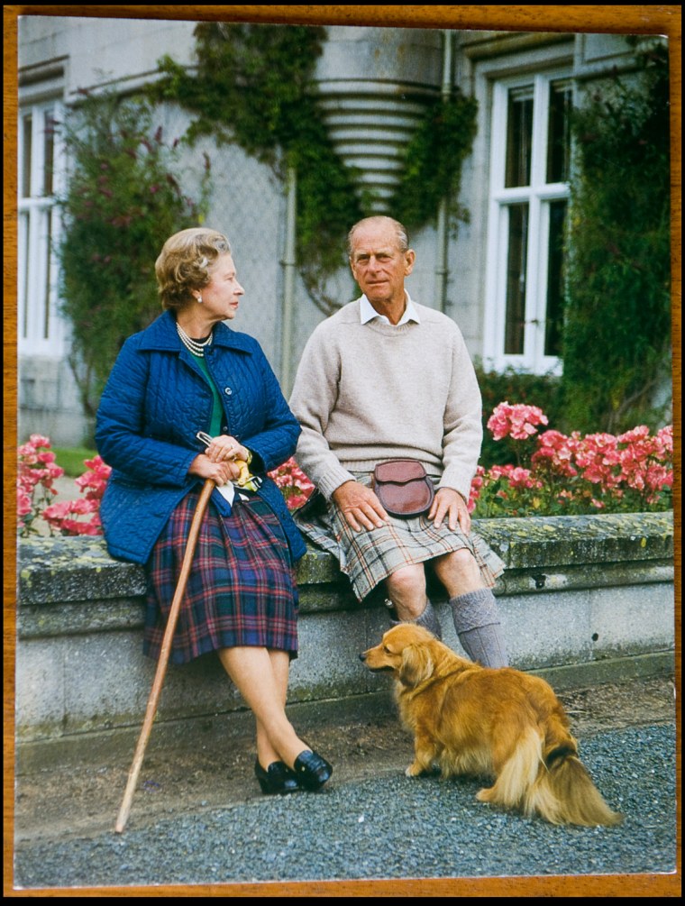 BNPS.co.uk (01202 558833)
Pic: Phil Yeomans/BNPS
Xmas card sent by the Queen and Prince Philip in 1990.
A Royal Xmas cards sent to a member of staff and hand signed by the Queen and Prince Philip is being auctioned by Dukes of Dorchester.