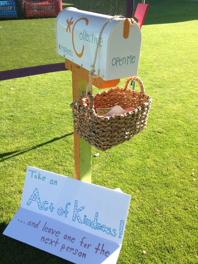 On World Kindness Day, the Stanford Happiness Collective distributed acts of kindness.