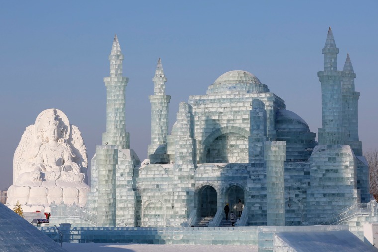 Image: Preparation for the 32th Harbin international ice and snow festival