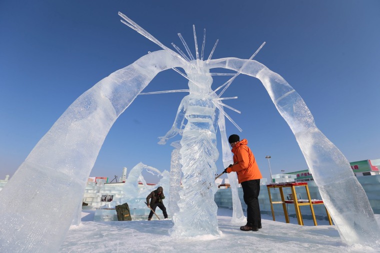 Image: Preparation for the 32th Harbin international ice and snow festival