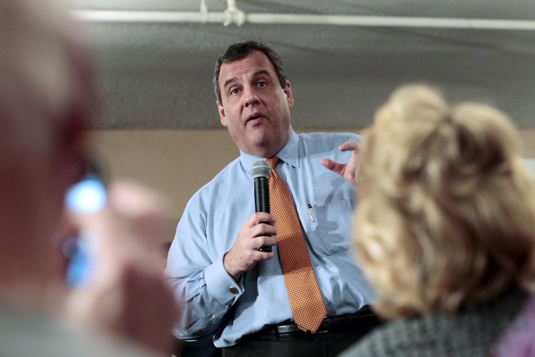 Image: U.S. Republican presidential candidate and New Jersey Governor Chris Christie speaks at a campaign town hall meeting in Merrimack