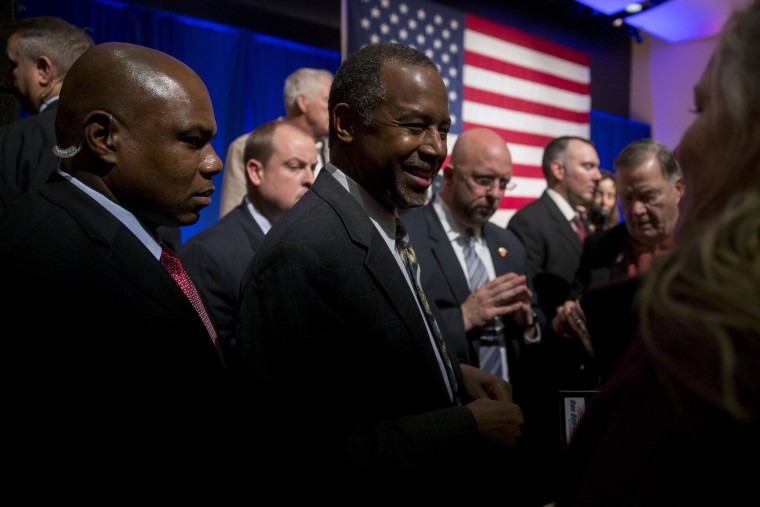 Ben Carson Holds New Hampshire Town Hall Meeting