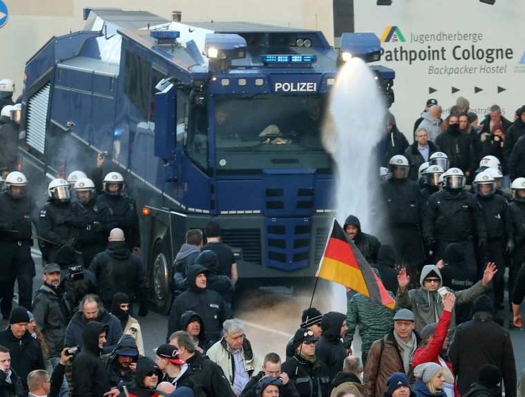 New Year S Eve Assaults Spark Anti Immigrant Protests In Cologne Germany