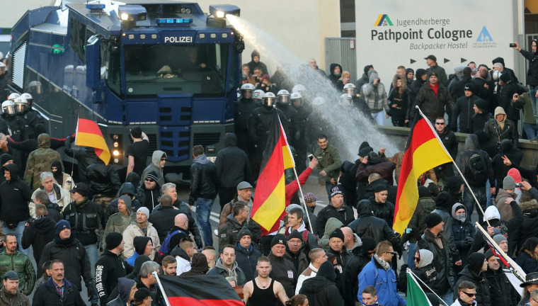 Image: Demonstrations after assaults in Cologne