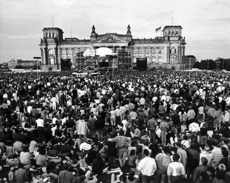 Image: David Bowie performs in front of the Reichstag in Berlin on June 6, 1987.