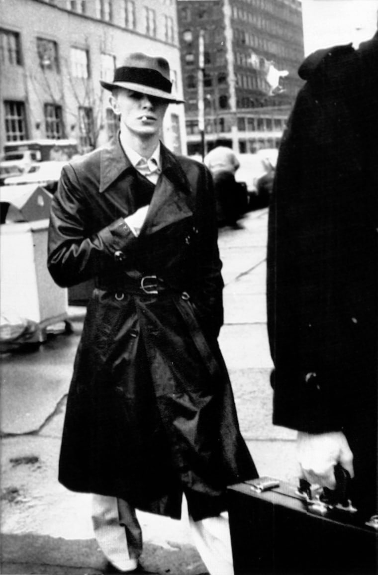 Image: Bowie visits his attorney before his court appearance in March 1976