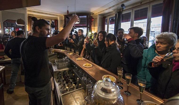 Image: Carillon restaurant reopens two months after Paris attacks