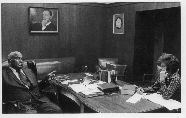 (Caption: AP reporter Kathryn Johnson interviewing Martin Luther King Sr., “Daddy King,” in his office, Atlanta, Ga., 1968. (AP Photo) )