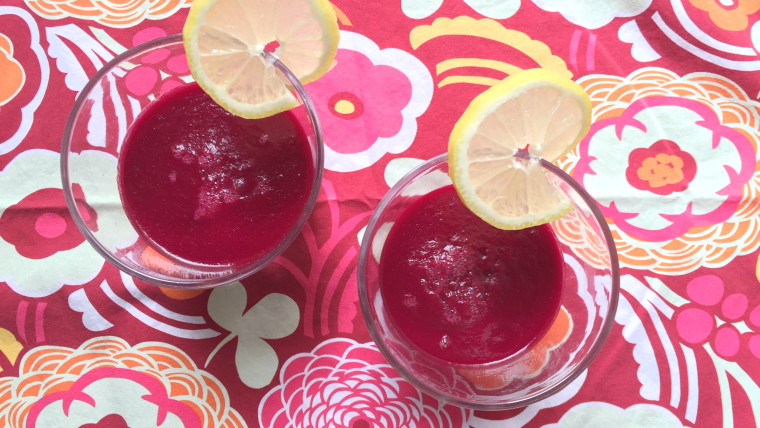 Beet-apple ginger elixir detox smoothie