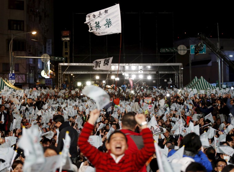 Image: Supporters of Taiwan's Democratic Progressive Party celebrate