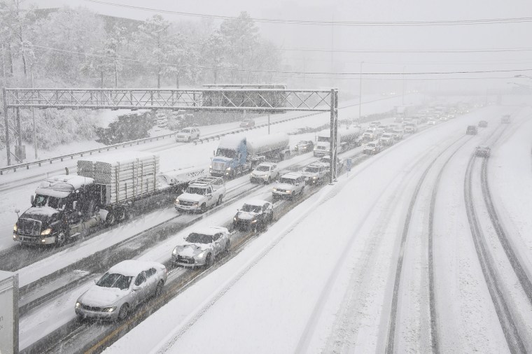 Image: Snow slows down traffic on Interstate 40