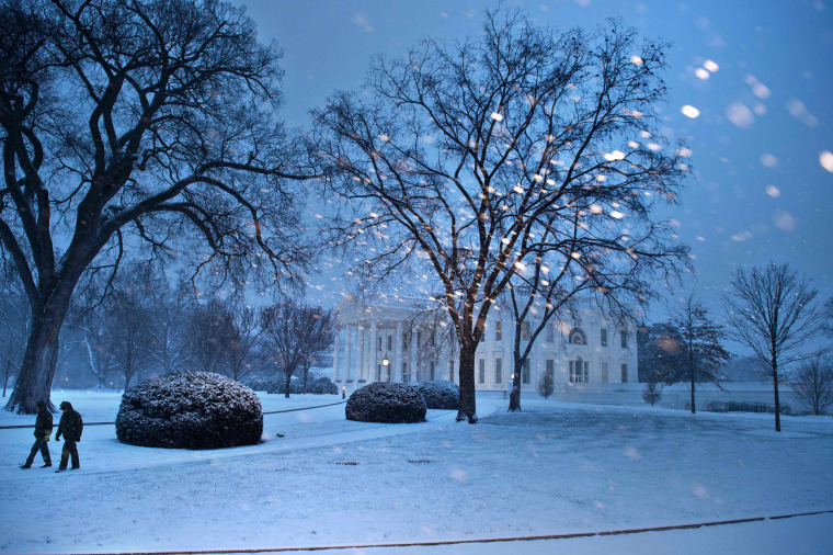 Image: TOPSHOT-US-WEATHER-SNOW