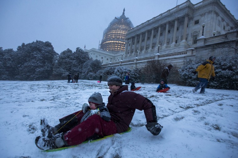 Image: Blizzard hits Washington, DC