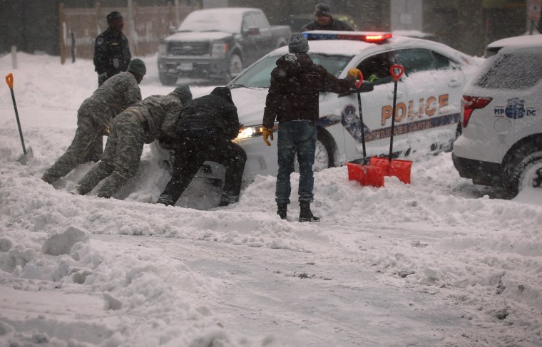 Image: Huge Snow Storm Slams Into Mid Atlantic States