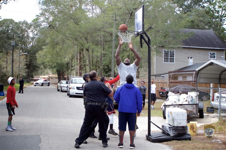 Image: Shaq plays basketball with Florida kids