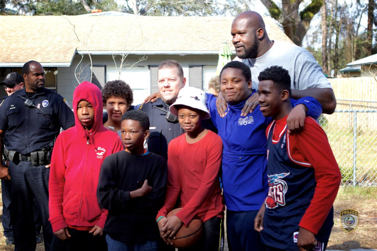 Image: Shaq plays basketball with Florida kids