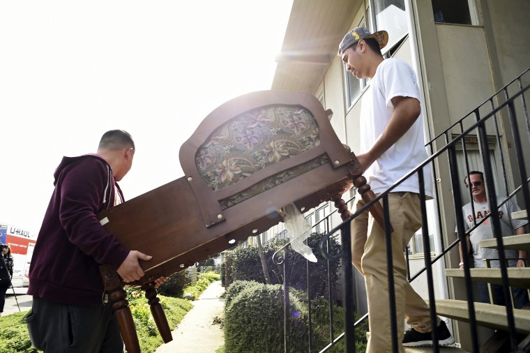 Image: Justin Kalotkin moves furniture from his apartment building, which is in danger of collapsing due to El Nino storm erosion, in Pacifica, California