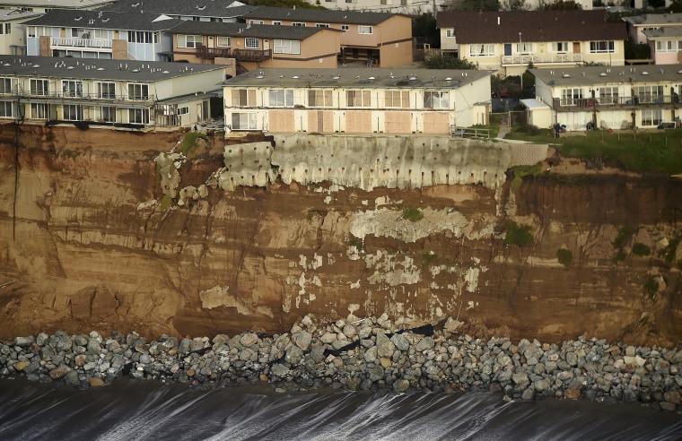 Image: Uninhabitable apartments, in danger of collapsing into the Pacific Ocean, line Esplanade Ave. in Pacifica