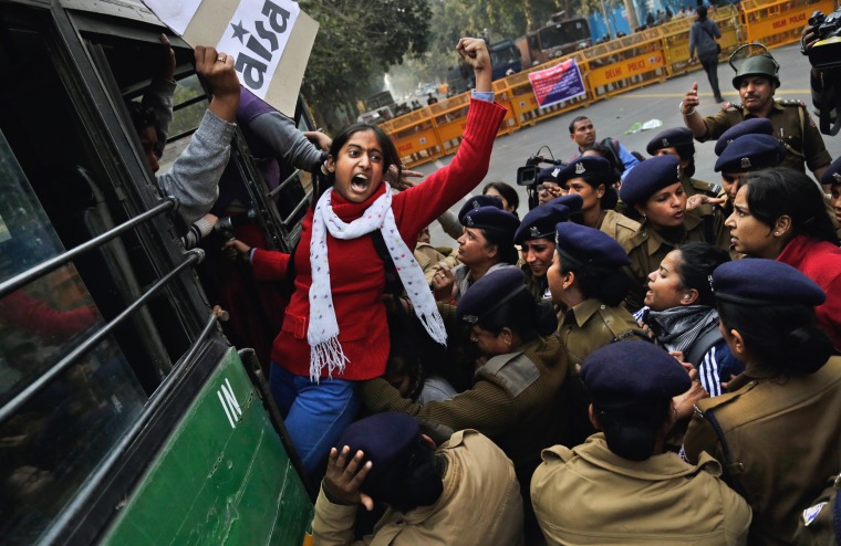 Image: Indian student demands resignation of Indian education minister, protesting the death of Rohith Vemula