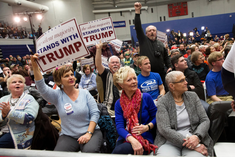 Image: Supporters of Republican presidential candidate Donald Trump cheer