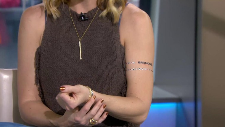 kate-hudson-broncos-tattoo-today-160125