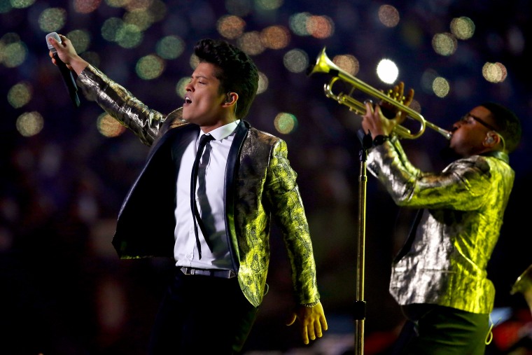 Bruno Mars and Radio Shack bail out a lame Super Bowl