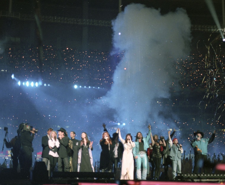 It's Rockin' Country Sunda as Clint Black, Wynonna & Naomi Judd, Travis Tritt, and Tanya Tucker perform at halftime of Super Bowl XXVIII, a 30-13 Dallas Cowboys victory over the Buffalo Bills on January 30, 1994, at the Georgia Dome in Atlanta, Georgia.