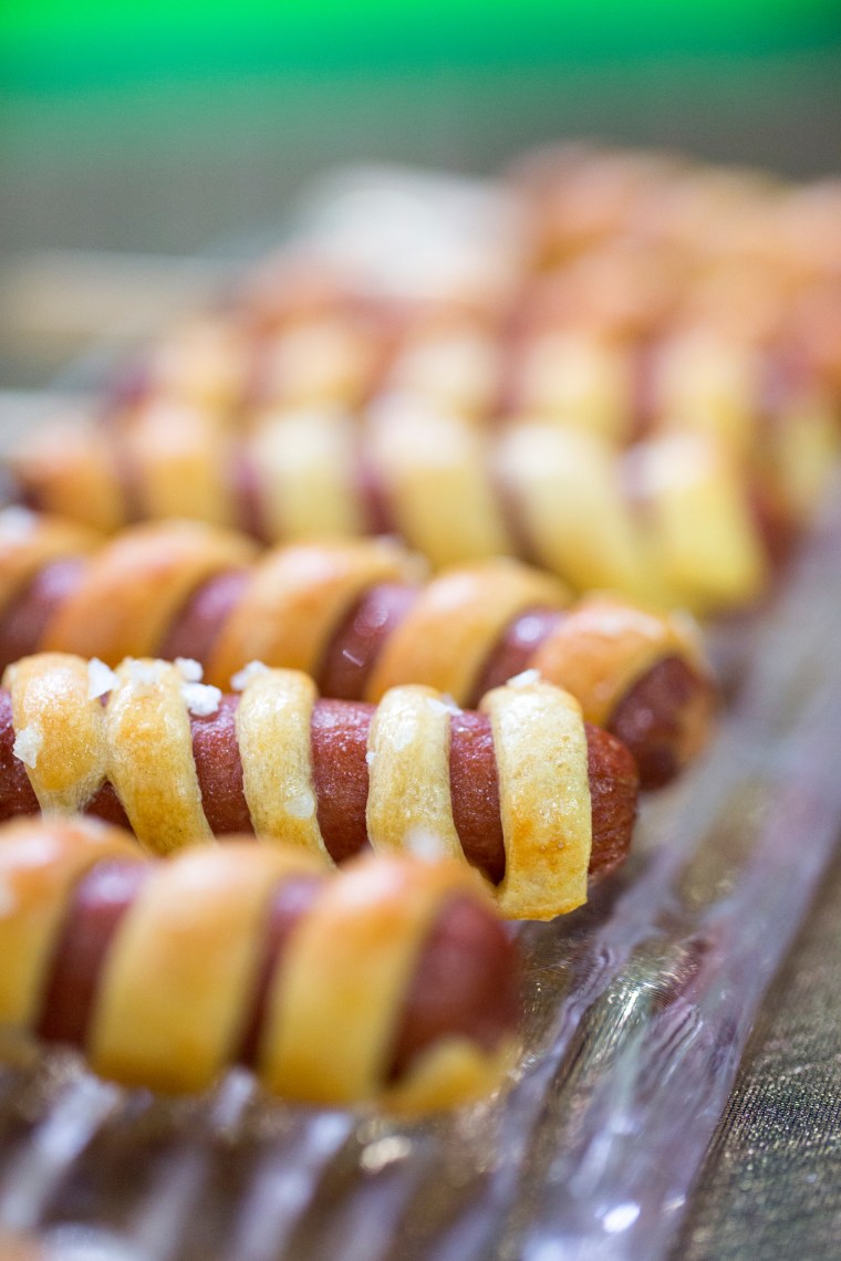 Home and food ideas for your Super Bowl party: pigs in a blanket