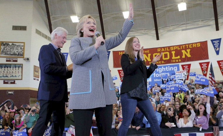 Image: U.S. Democratic presidential candidate Hillary Clinton speaks at a campaign rally in Des Moines