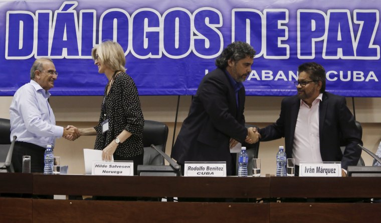 Image: Colombia's lead government negotiator de la Calle shakes hands with Norway's representative to the peace talks Salvesen as Cuban mediator Benitez shakes hands with FARC lead negotiator Marquez during a joint declaration in Havana