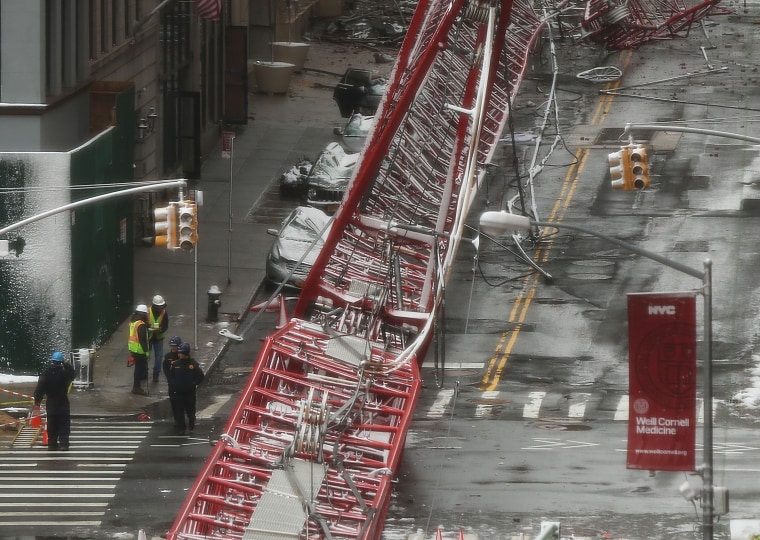 Image: Crane Collapses In Lower Manhattan