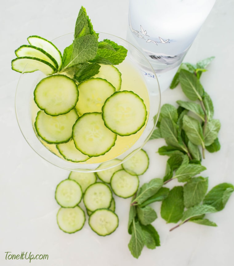 Healthy cucumber mint cocktail for Super Bowl Sunday