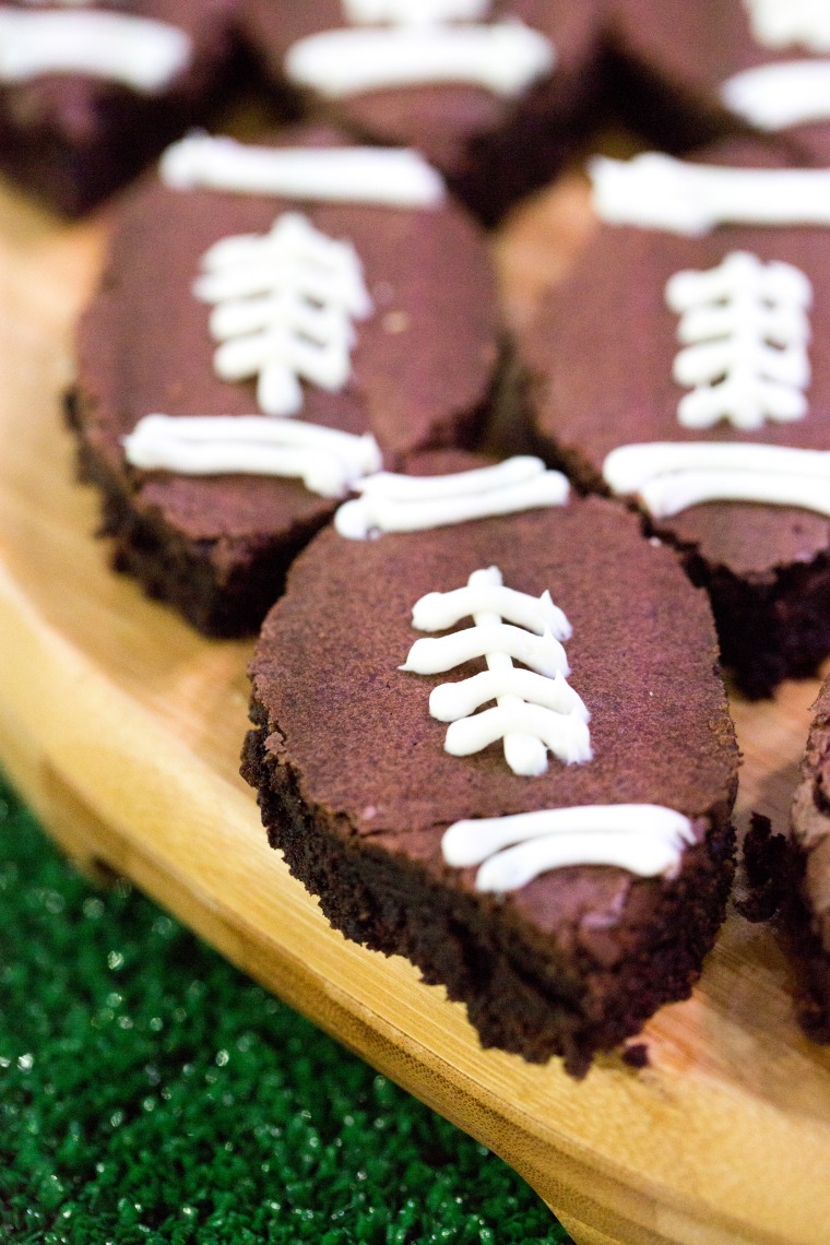 Maureen Petrosky demonstrates food and decor ideas for a Super Bowl party that's sure to score high with guests