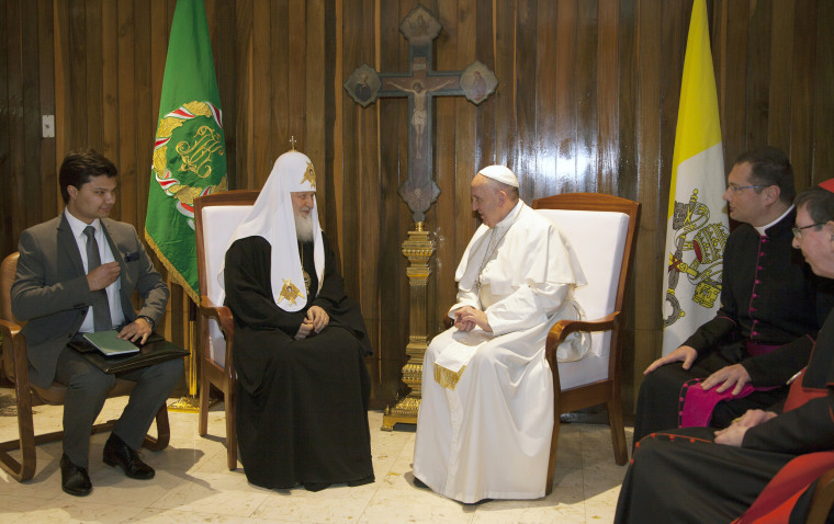 Image: Pope Francis, center right, and the head of the Russian Orthodox Church Patriarch Kirill, center left, meet at the Jose Marti aiport in Havana