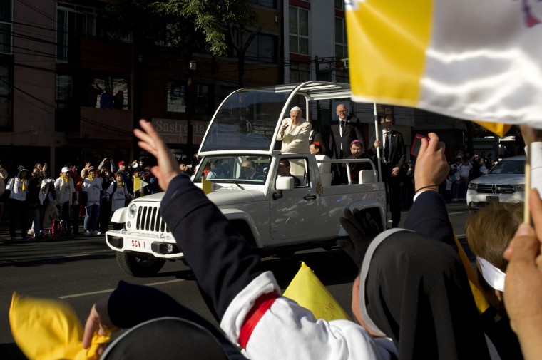 Image: Nuns and faithful wave to Pope Francis