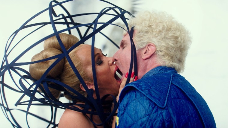 Will Ferrell and Kristen Wiig kiss in new "Zoolander 2" movie.