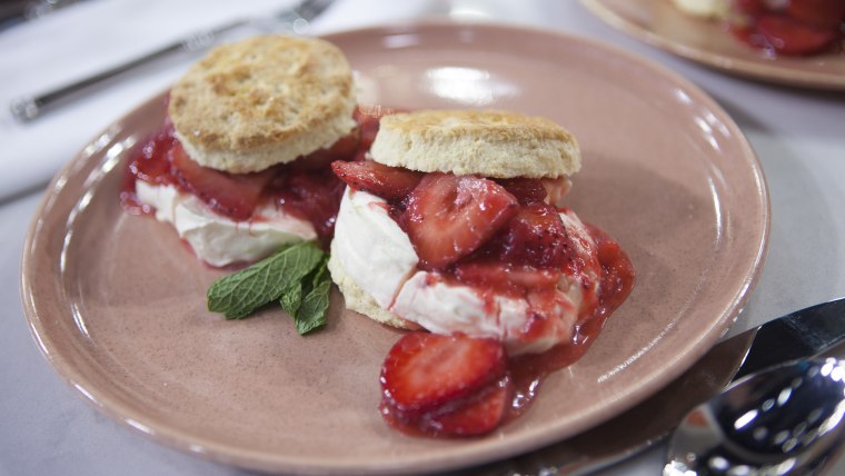 Al Roker shares a great 'sexy' strawberry shortcake recipe and champagne with a touch of strawberry.