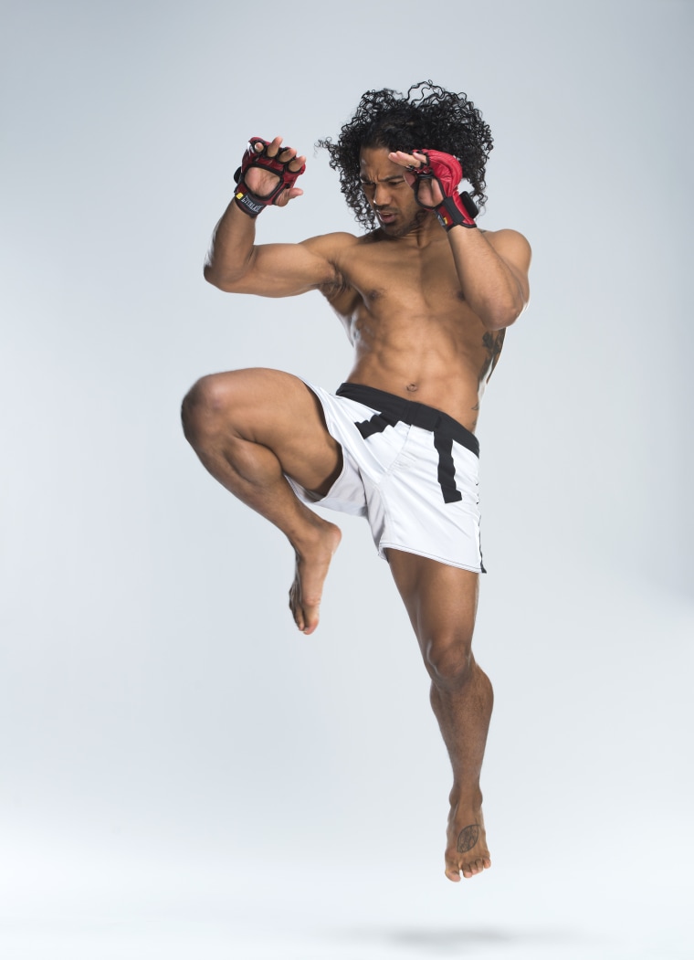 Benson "Smooth" Henderson, the 2012 ESPN Fighter of the Year, announced that he had signed with Bellator MMA on Feb. 1, 2016.