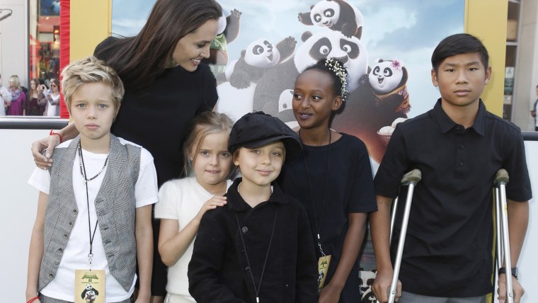 Shiloh Nouvel Jolie-Pitt, Angelina Jolie, Vivienne Marcheline Jolie-Pitt, Knox Leon Jolie-Pitt, Zahara Marley Jolie-Pitt, Pax Thien Jolie-Pitt