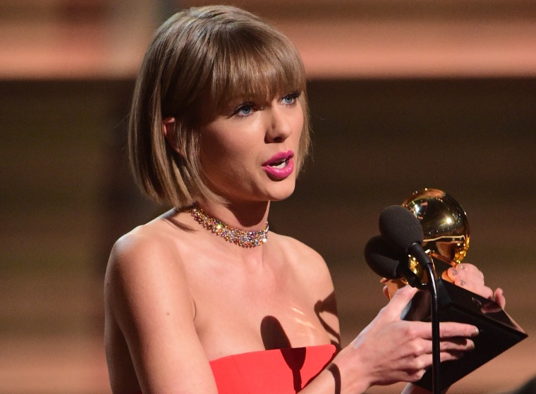 Taylor Swift at 2016 Grammy Awards