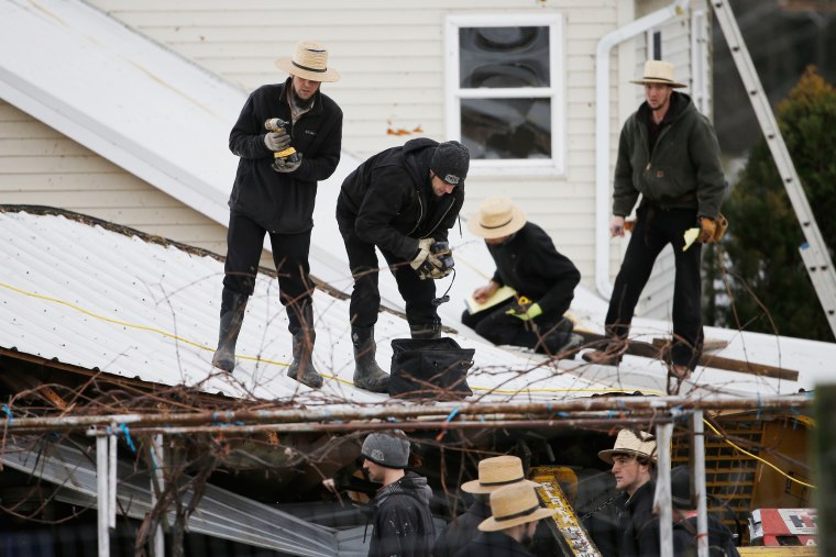 Image: East Coast Storms Amish Workers CU