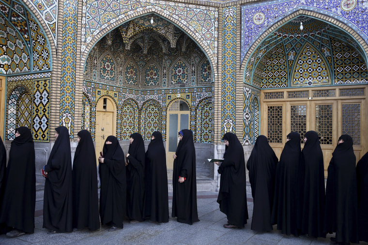 Image: Iranian women at polling station in Qom
