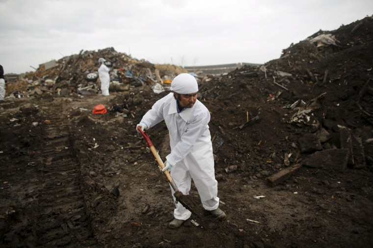 Image: Fukushima: Searching for loved ones 8