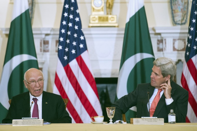 Image: John Kerry, Sartaj Aziz