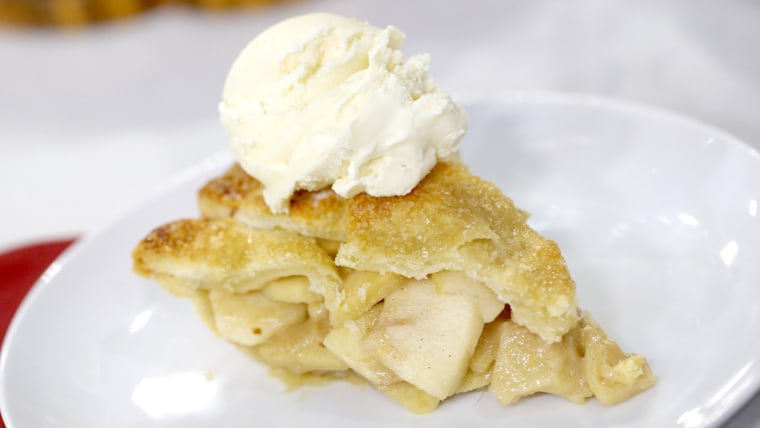 Gesine Bullock-Prado makes caramel apple pie 