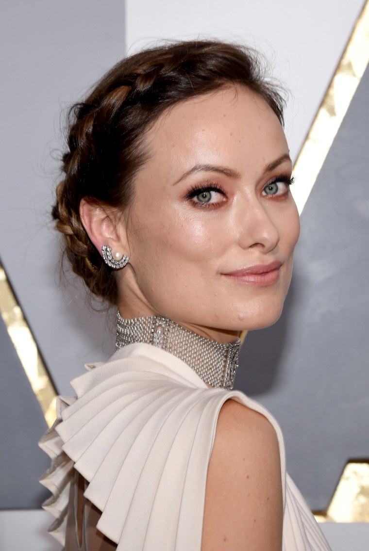 Olivia Wilde rocks red eye makeup at the 88th Annual Academy Awards