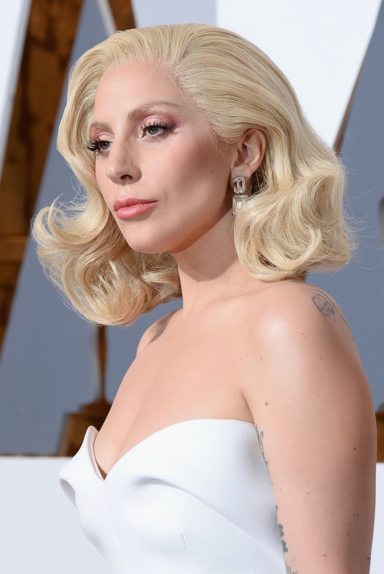 Lady Gaga rocks red eye makeup at the 88th Annual Academy Awards